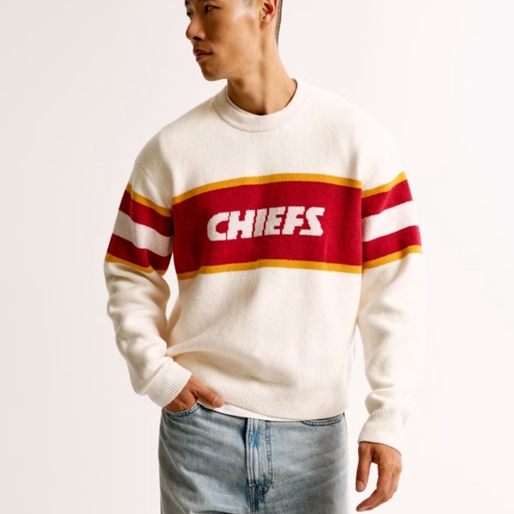 Abercrombie & Fitch Red and White Crewneck Sweater